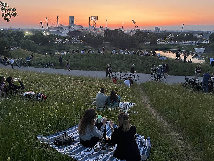 4 x 60.000 im Stadion - plus Tausende davor und auf dem Olympiaberg (©Foto. Martin Schmitz)